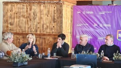 Reunión de autoridades educativas y locales en Calamuchita