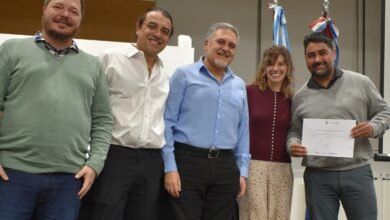 Imagen de los actos de colación del ISEP con los educadores recibiendo sus diplomas