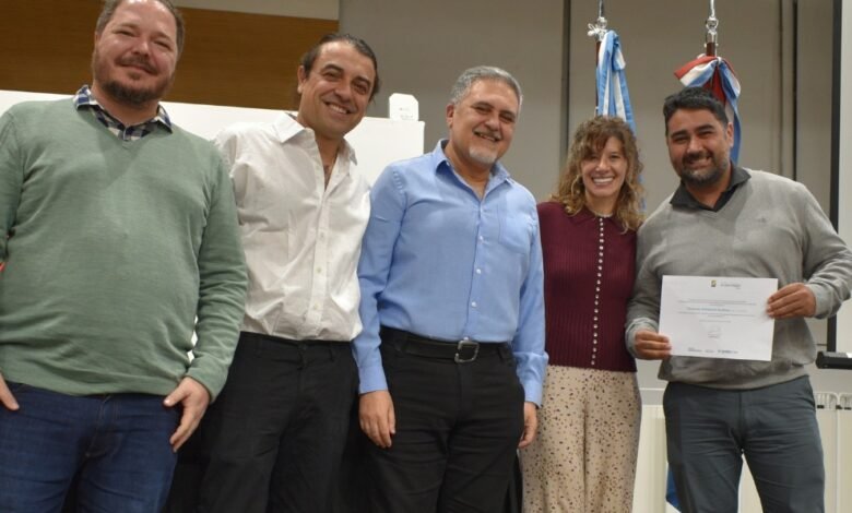 Imagen de los actos de colación del ISEP con los educadores recibiendo sus diplomas