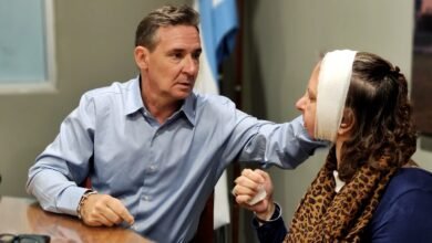 Equipo de salud del Hospital Pasteur de Villa María después de realizar el primer reemplazo bilateral de articulaciones de la mandíbula