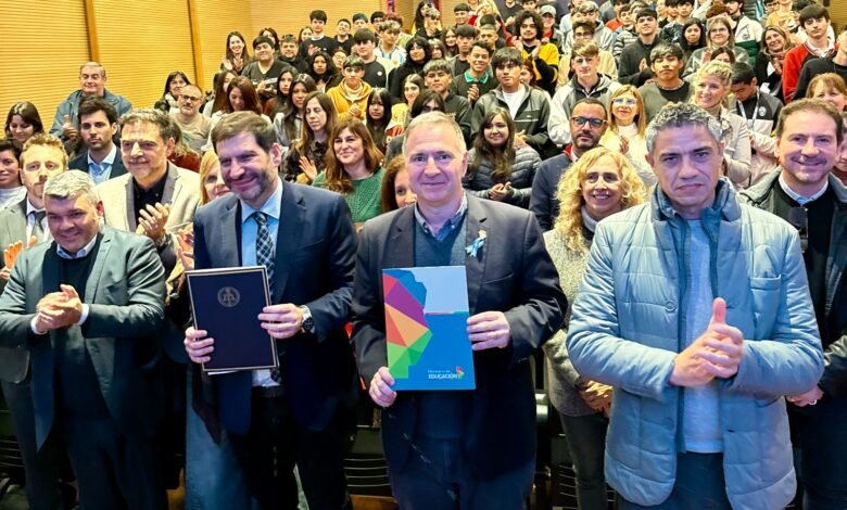 Estudiantes de escuelas técnicas de Córdoba participan en una jornada de concientización sobre prevención de la violencia digital