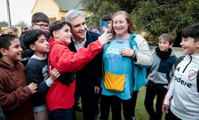 Llaryora en la inauguración de la obra de gas natural en Las Acequias