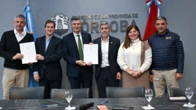 Imagen de la firma del convenio de colaboración entre el Gobierno de la Provincia y Carrefour