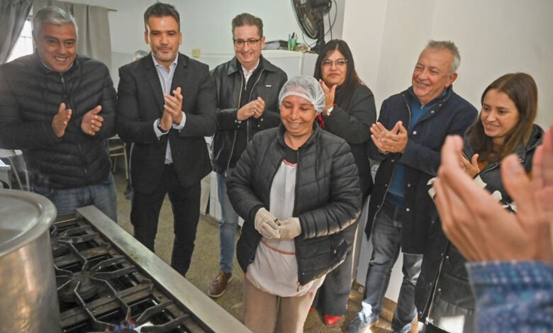 Imagen de la entrega de aportes y escrituras en Despeñaderos