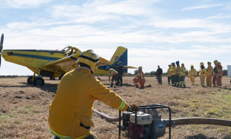 Bomberos en capacitación con aeronaves en Deán Funes
