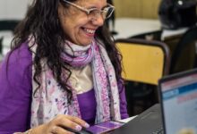 Docentes en una aula de clase