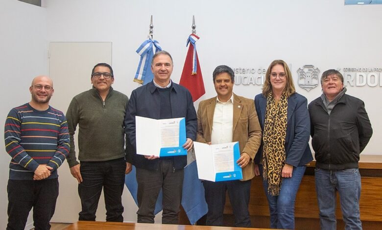 Firma del convenio entre el Ministerio de Educación y la Cámara del Comercio Automotor de Córdoba