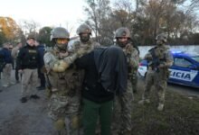 Policías realizando allanamientos en Córdoba