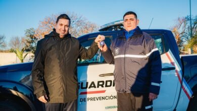 Autoridades y miembros de la Guardia Local durante el acto de lanzamiento en Villa Valeria