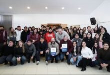 Jóvenes participantes en el lanzamiento del programa Estudiantes al Centro 2026