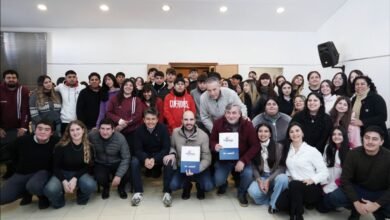 Jóvenes participantes en el lanzamiento del programa Estudiantes al Centro 2026