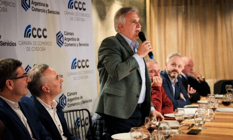 Gobernador Llaryora y autoridades en la cena institucional de la Cámara de Comercio de Córdoba