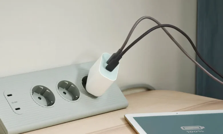 Imagen de un cargador para iPhone con dos puertos USB-C