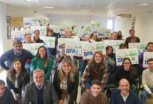 Imagen de productores recibiendo aportes del Gobierno de Córdoba