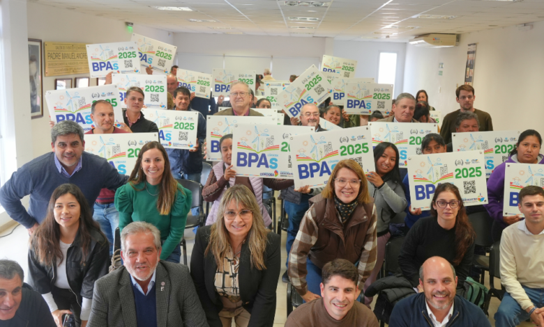 Imagen de productores recibiendo aportes del Gobierno de Córdoba