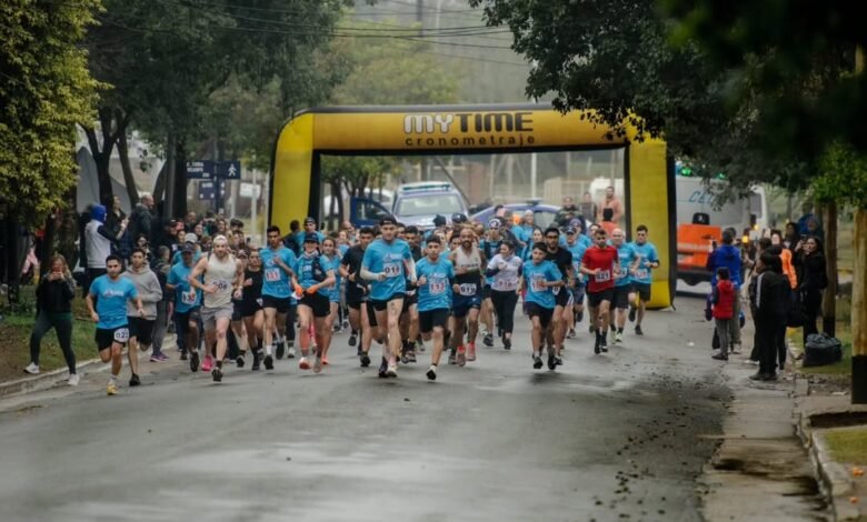 Corredores participando en el Eco Trail en Saldán