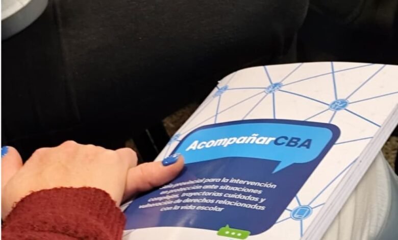 Imagen de un taller de AcompañarCBA en una escuela de Córdoba