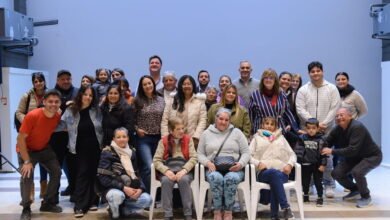 Familias recibiendo sus títulos de propiedad en Córdoba