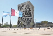Calendario con fechas de pago destacadas