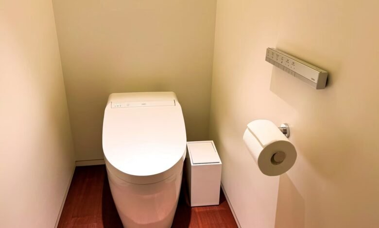 Imagen de un washlet instalado en un inodoro