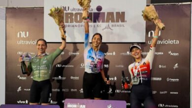 Romina Biagioli cruzando la meta del IRONMAN Brasil 2026
