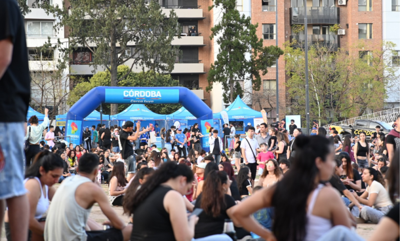 Imagen de la iniciativa Córdoba Cerca Tuyo, con personas participando en actividades y servicios comunitarios.