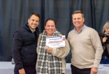 Entrega de ayudas económicas a familias de Colonia Marina