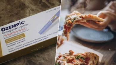 Imagen de una persona comiendo una ensalada saludable con un medicamento análogo de la GLP-1 en la mesa