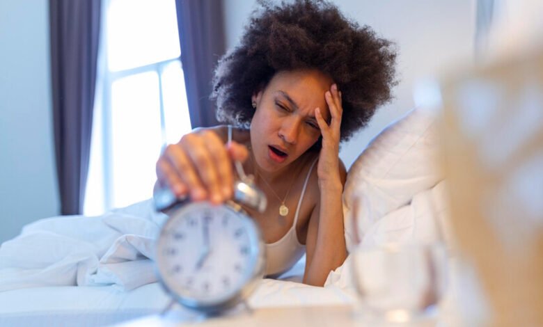 Persona durmiendo en una habitación calurosa