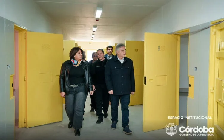 Imagen del gobernador Llaryora supervisando la construcción de la cárcel de máxima seguridad en Córdoba