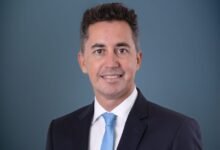 Foto del gobernador Martín Llaryora anunciando los cambios en el gabinete