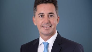 Foto del gobernador Martín Llaryora anunciando los cambios en el gabinete