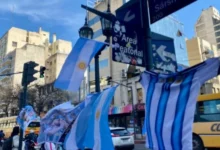 Imagen del estadio de fútbol con un cielo nublado