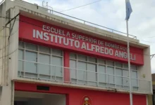 Brigadistas de rescate preparándose para viajar a Venezuela