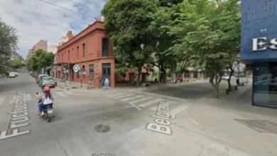 Calle Belgrano en Córdoba con señalización de corte total