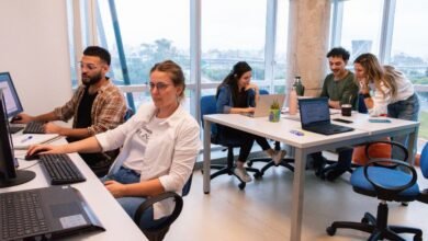 Docentes y referentes de la educación en una sesión de capacitación en innovación educativa