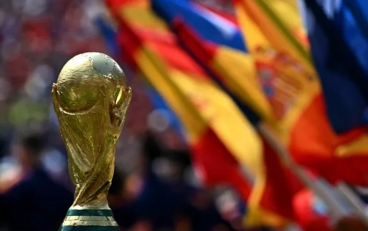 Imagen de la Copa del Mundo de 2026 con la bandera argentina y la española