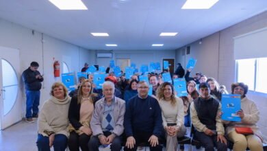 Familias de Bulnes celebran la entrega de escrituras de sus hogares