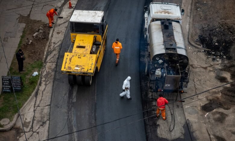 Imagen de la obra de asfaltado en el acceso a la Escuela de Suboficiales