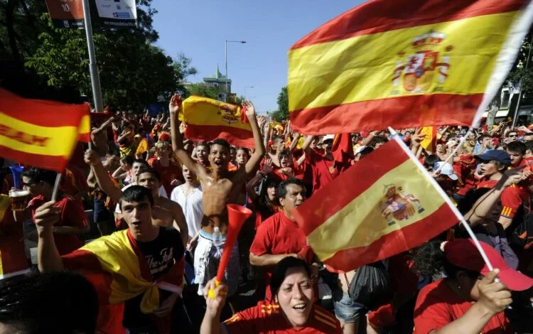 Aficionados españoles celebrando una victoria en el Mundial 2026