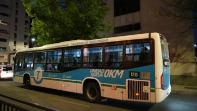 Imagen de un colectivo vacío en la ciudad de Córdoba