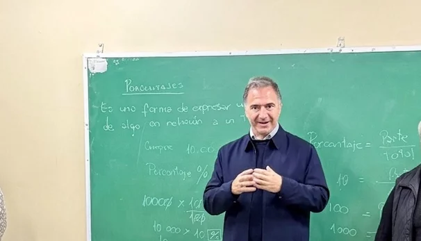 Horacio Ferreyra, Ministro de Educación de Córdoba, durante una reunión sobre resultados educativos