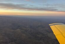 Avión de vigilancia aérea sobrevolando áreas de riesgo de incendios forestales en Córdoba