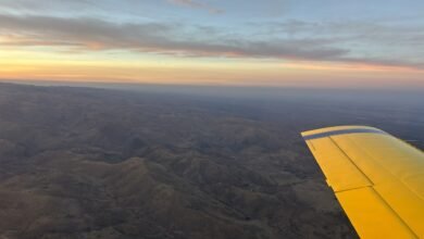 Avión de vigilancia aérea sobrevolando áreas de riesgo de incendios forestales en Córdoba