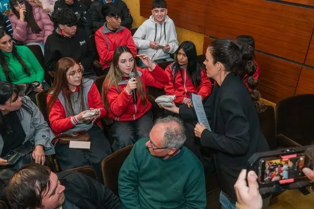 Estudiantes trabajando en proyectos de sustentabilidad