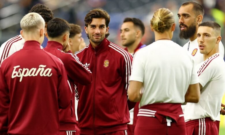 Imágenes de los jugadores de Francia y España en el campo de fútbol