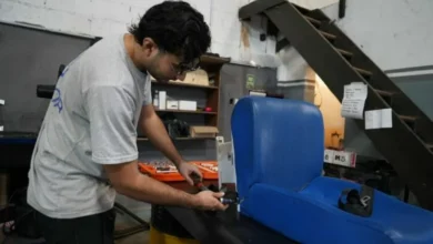 Imagen de un emprendedor trabajando en su negocio