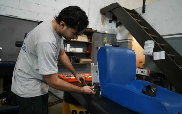 Imagen de un emprendedor trabajando en su negocio