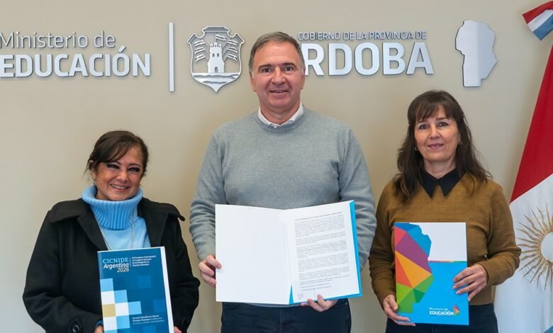 Firma del convenio entre el Ministerio de Educación de Córdoba y RIIDE Argentina