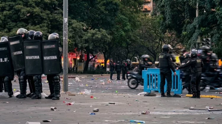 Policía de Córdoba en acción durante un partido de la Selección Argentina